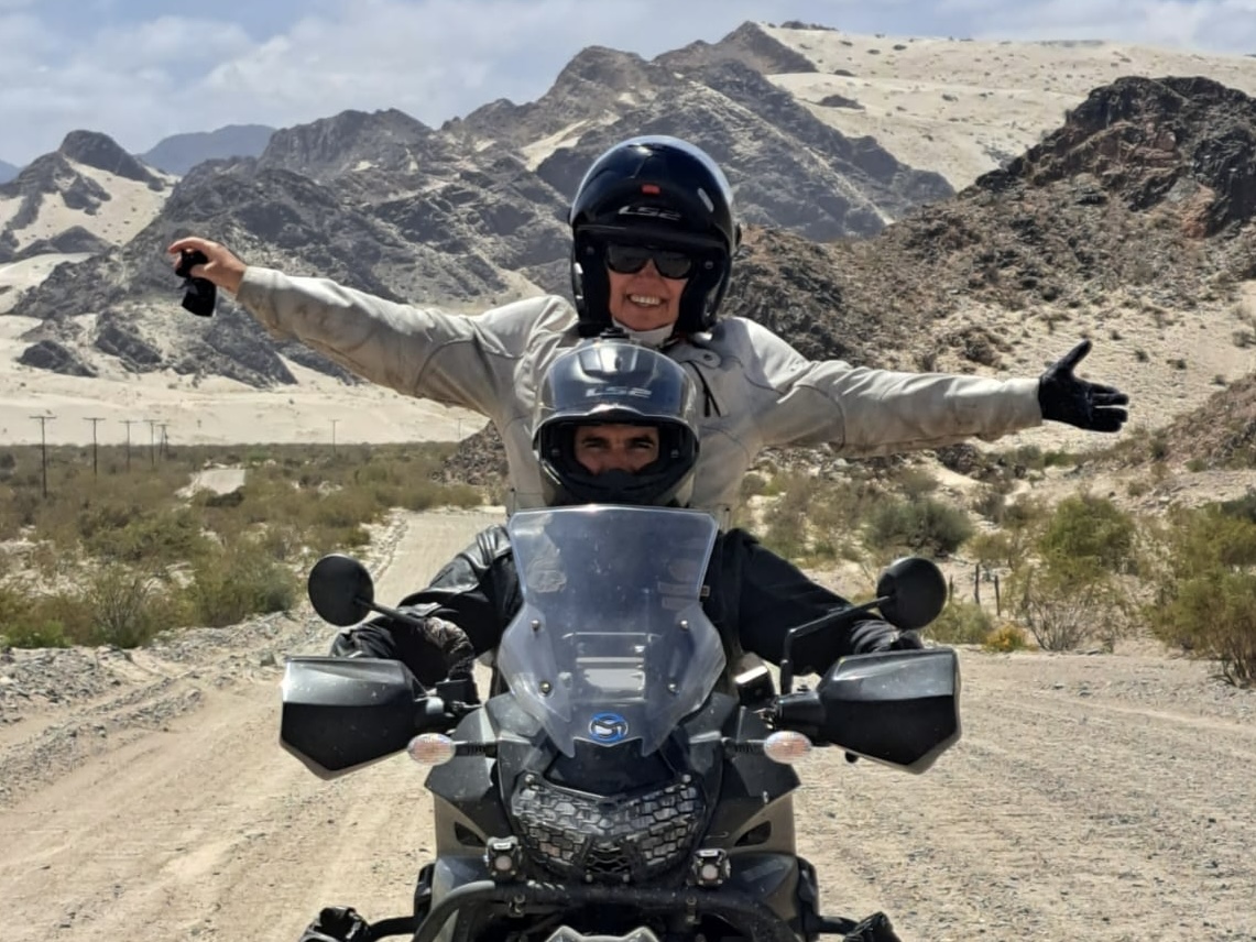 Una pareja de Tandil recorre América Latina en moto para cumplir su