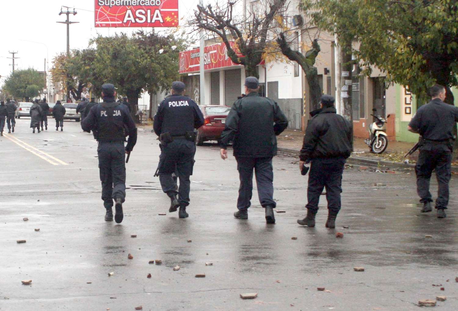 Ascienden a 2.500 policías de la Bonaerense