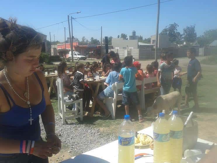 Una familia que abrió un comedor en La Movediza lucha para ampliar el edificio y seguir ayudando
