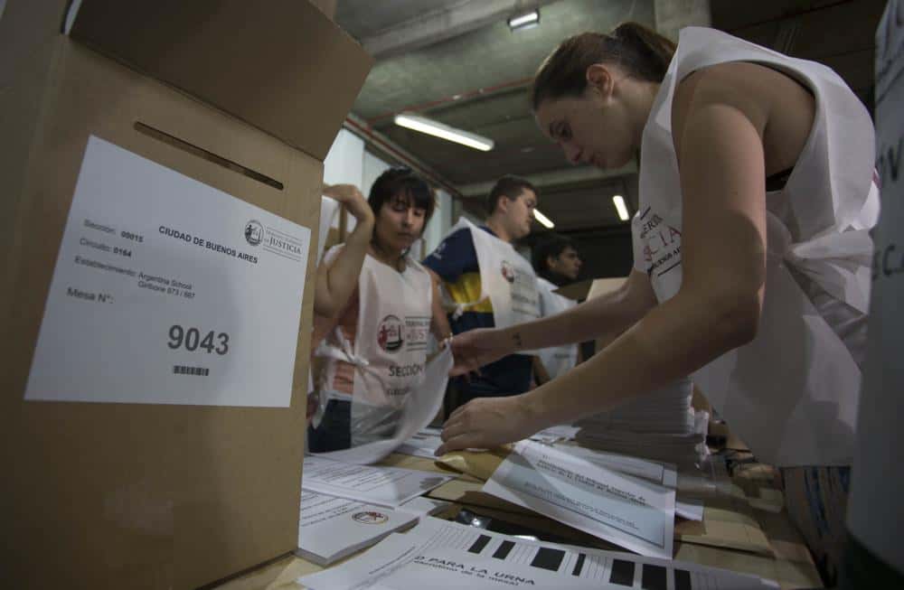 Más de dos millones de porteños  elegirá hoy a sus candidatos  entre 30 listas presentadas