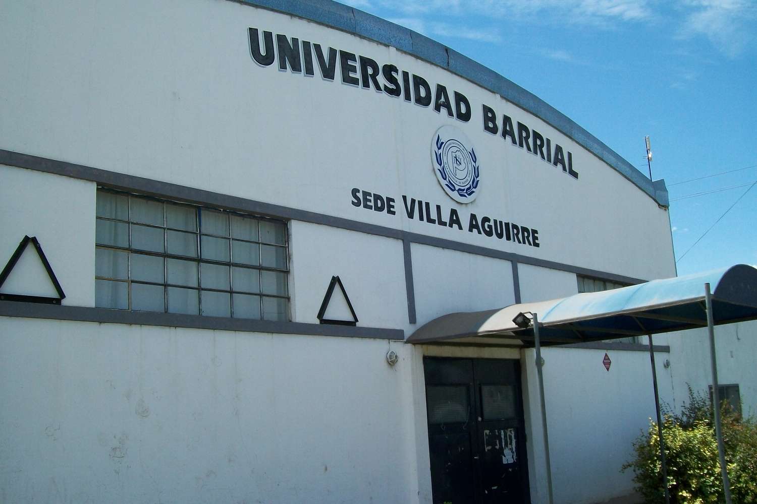 Universidad Barrial inscribe en cursos de oficios
