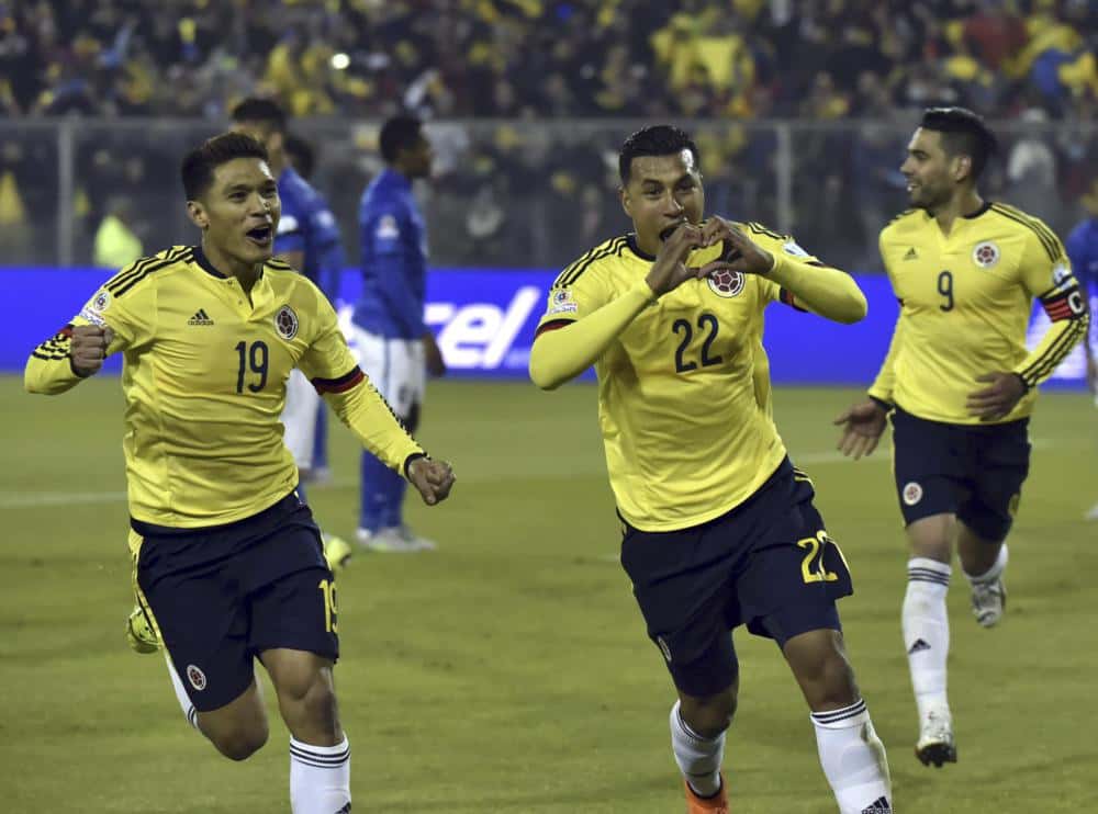 Colombia le ganó a un pobrísimo Brasil y aún cree en la clasificación