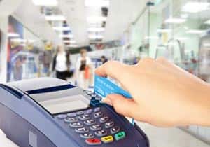 Los comercios, profesionales y centros culturales  o deportivos deberán aceptar tarjetas de débito