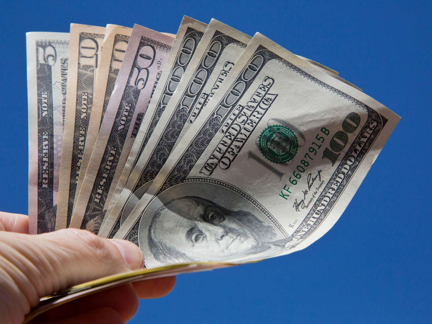 El dólar blue llegó a $15,10 y tocó su mayor valor en el año