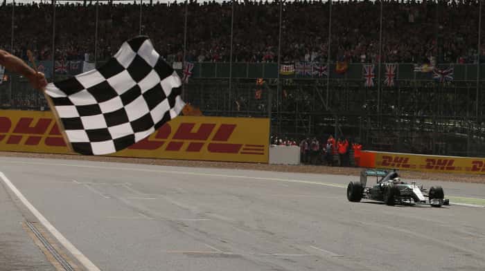 Hamilton ganó en su casa y amplió su ventaja sobre Rosberg