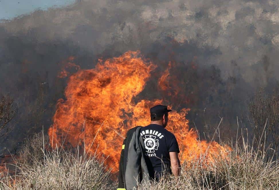Se quemaron unas 25 hectáreas de  pastos en la zona de Villa del Lago