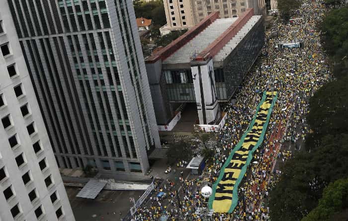 Masivas protestas callejeras contra Rousseff y su gobierno en Brasil