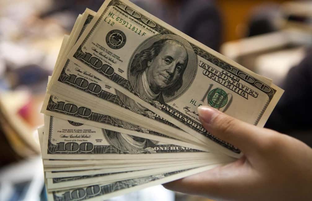 El dólar minorista tocó el mínimo en cuatro meses