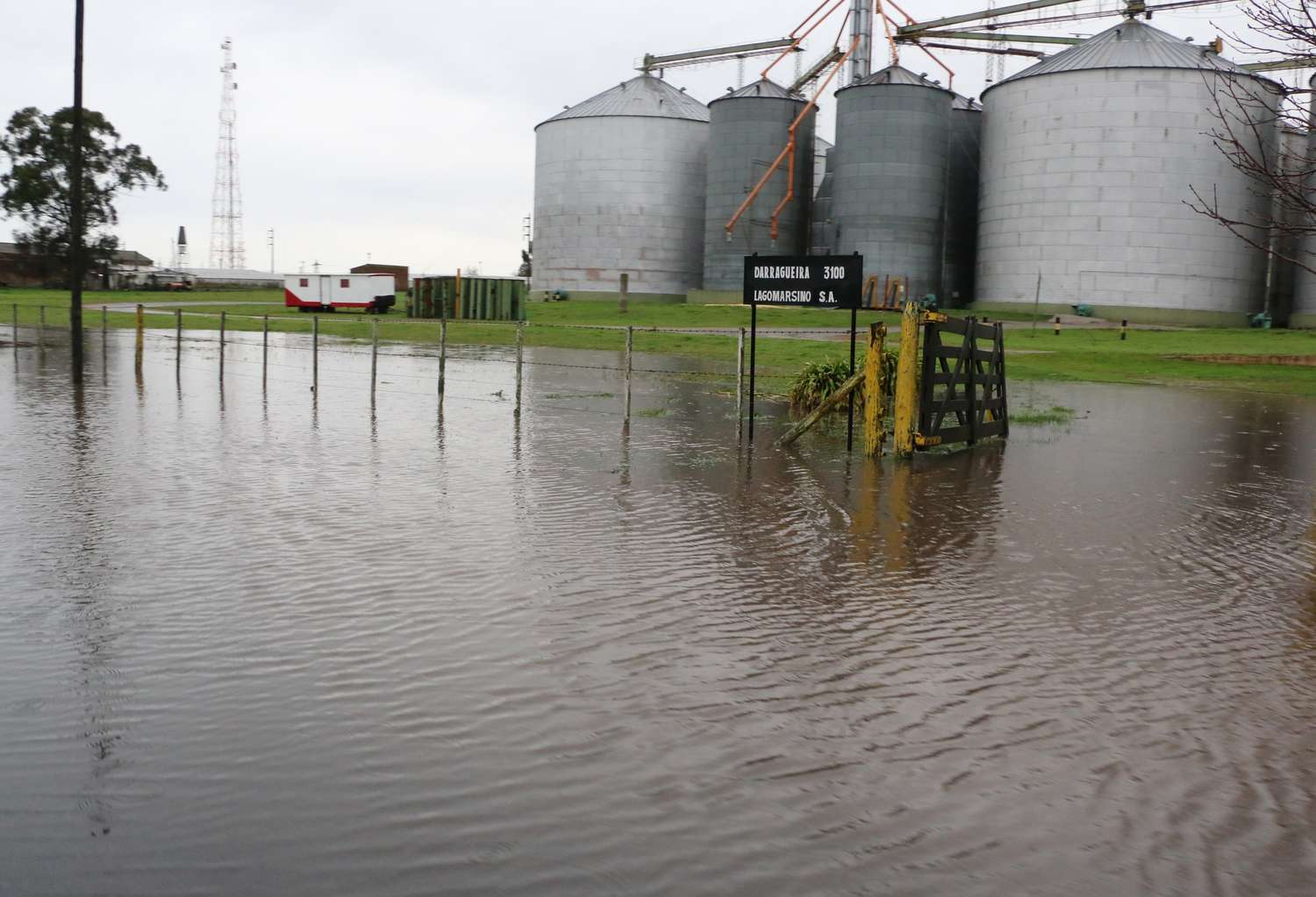 La zona rural también padece las lluvias, que afecta a la producción y los caminos