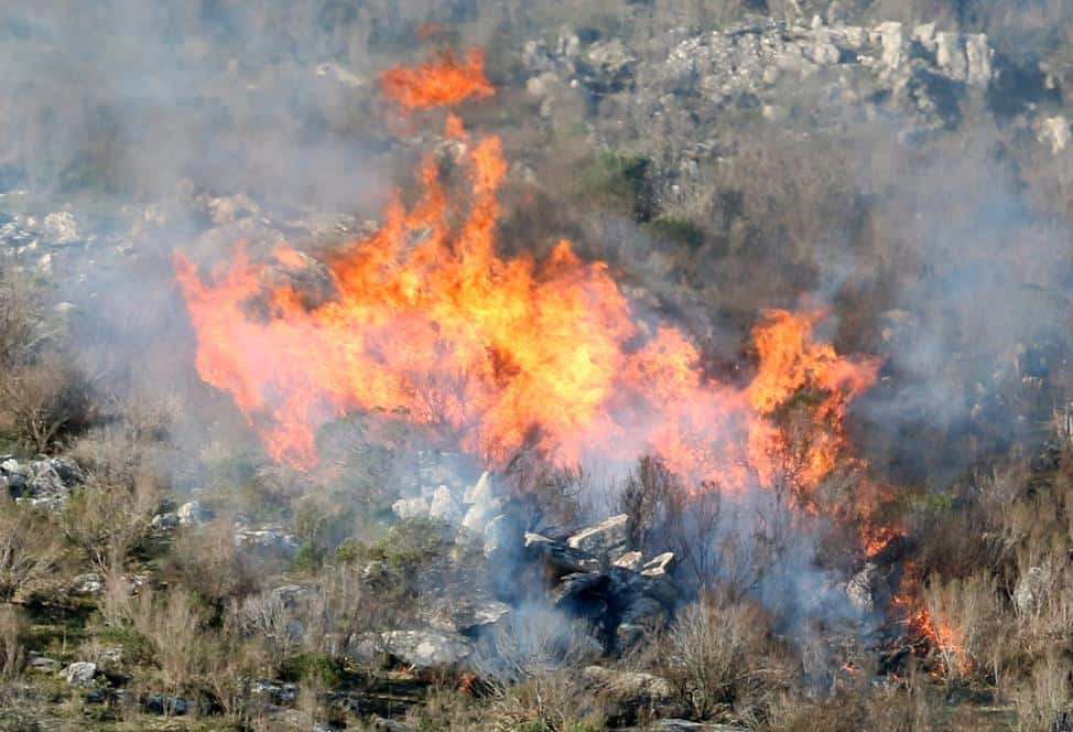 Un incendio afectó 30 hectáreas  en la zona de Villa del Lago y  puso en riesgo a varias casas