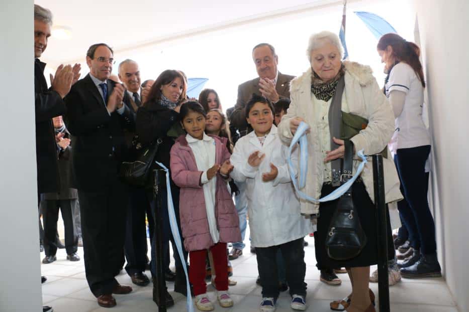 Lunghi inauguró el nuevo edificio del centro de  salud de San Cayetano