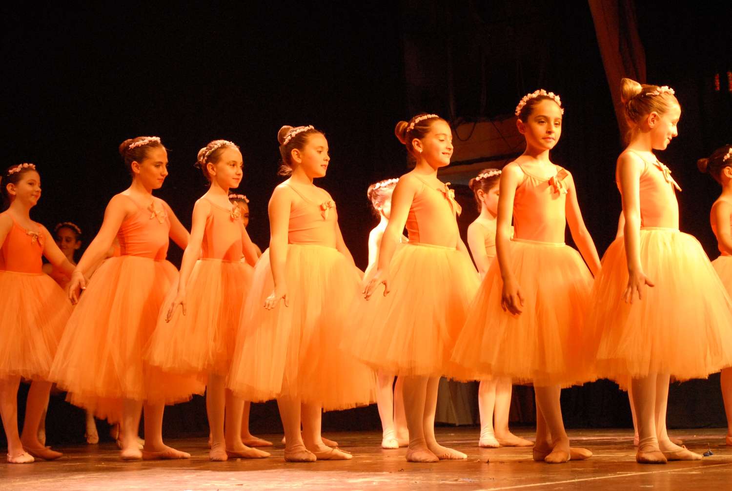 La Escuela Municipal de Danzas se presenta en el anfiteatro Martín Fierro