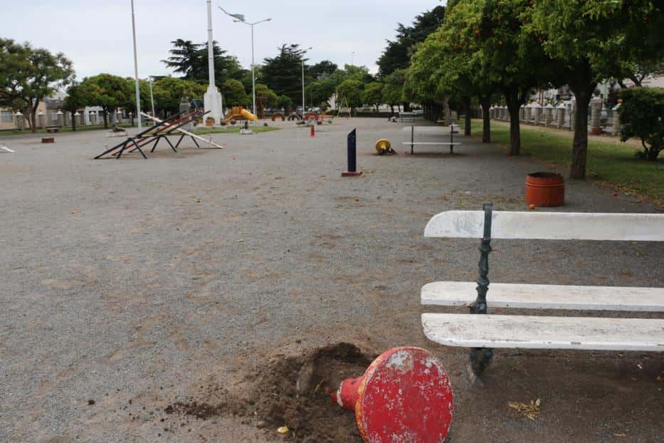 La Plaza Yrigoyen fue blanco del  vandalismo y piden vigilancia
