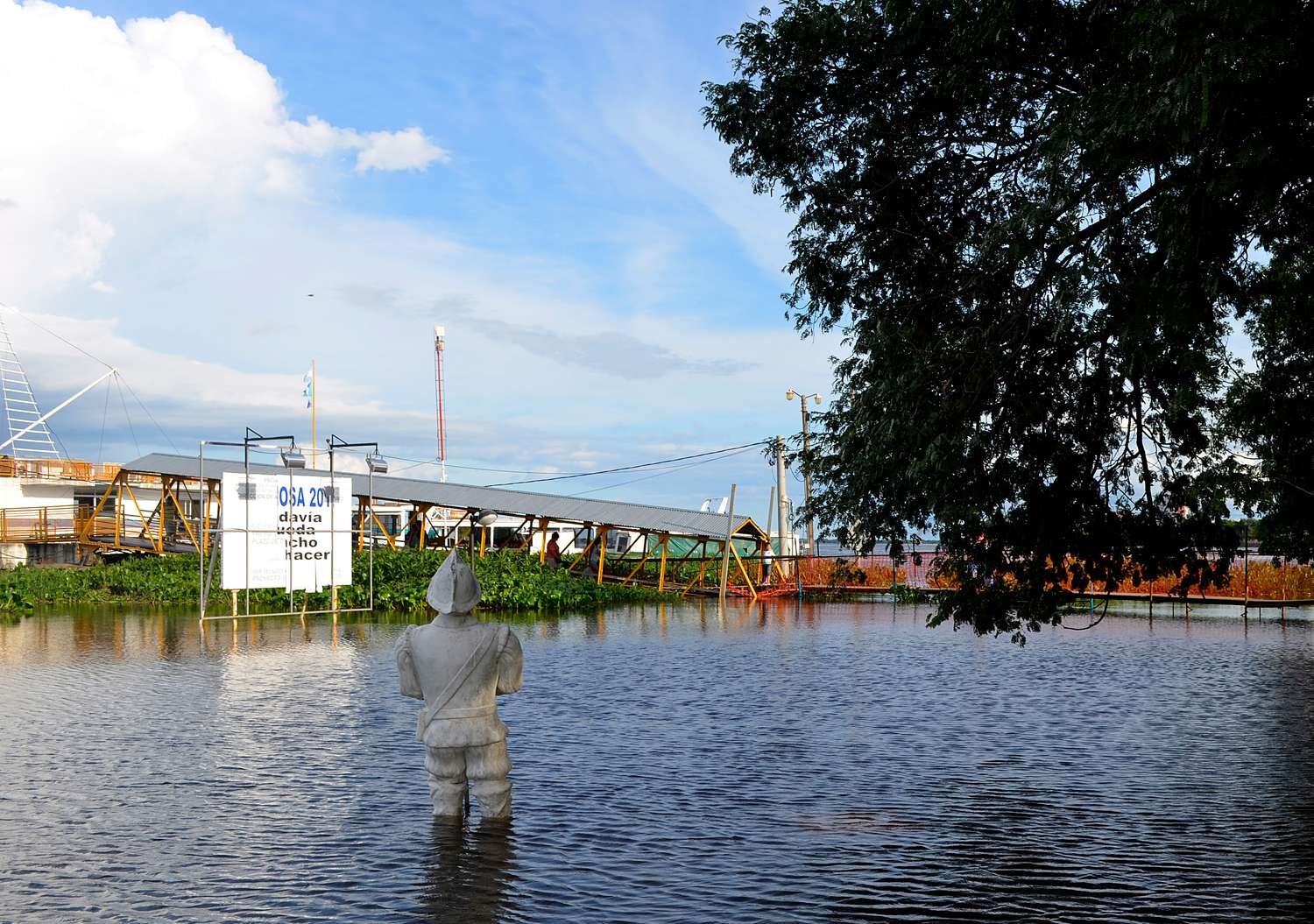 Son más de 25 mil los evacuados por las inundaciones en el Litoral