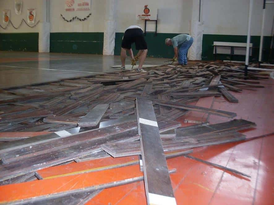 Jorge Newbery renueva el piso de su gimnasio