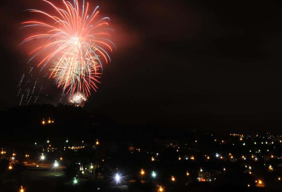 Miles de personas disfrutaron  del show de fuegos artificiales  para recibir el nuevo año