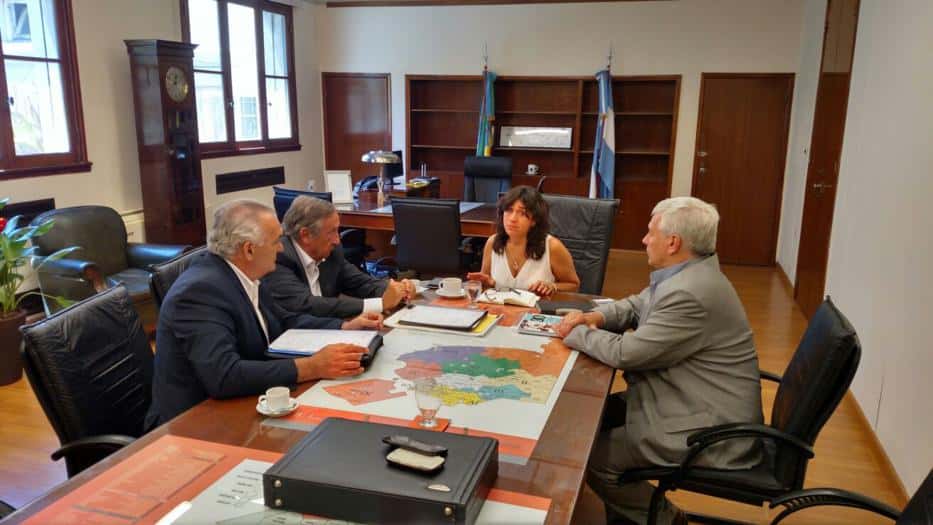 Regionalización de los hospitales y deuda con Tandil, ejes de las reuniones en La Plata
