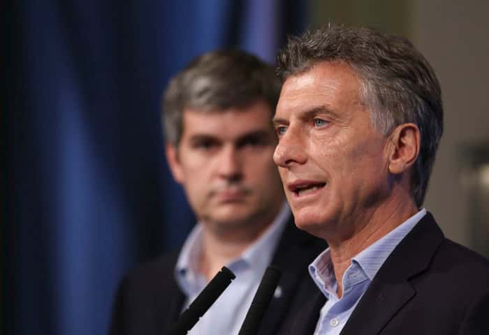 Macri respaldó al  ministro Luis Caputo