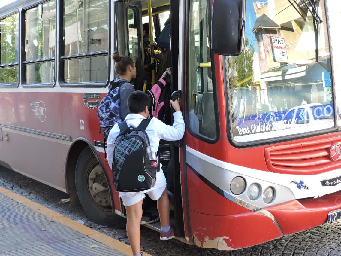 Con ingresos escalonados y más frecuencias, el transporte se prepara para el regreso a las aulas