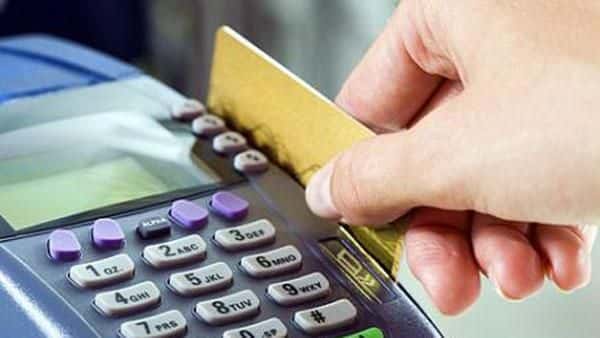 El Gobierno prorrogó la devolución del IVA por compras con tarjetas de débito