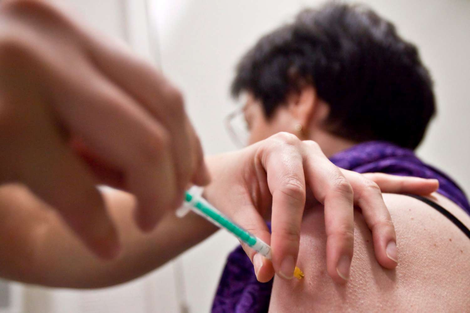 Informan que se encuentra disponible la segunda tanda de vacunas antigripales para afiliados al PAMI