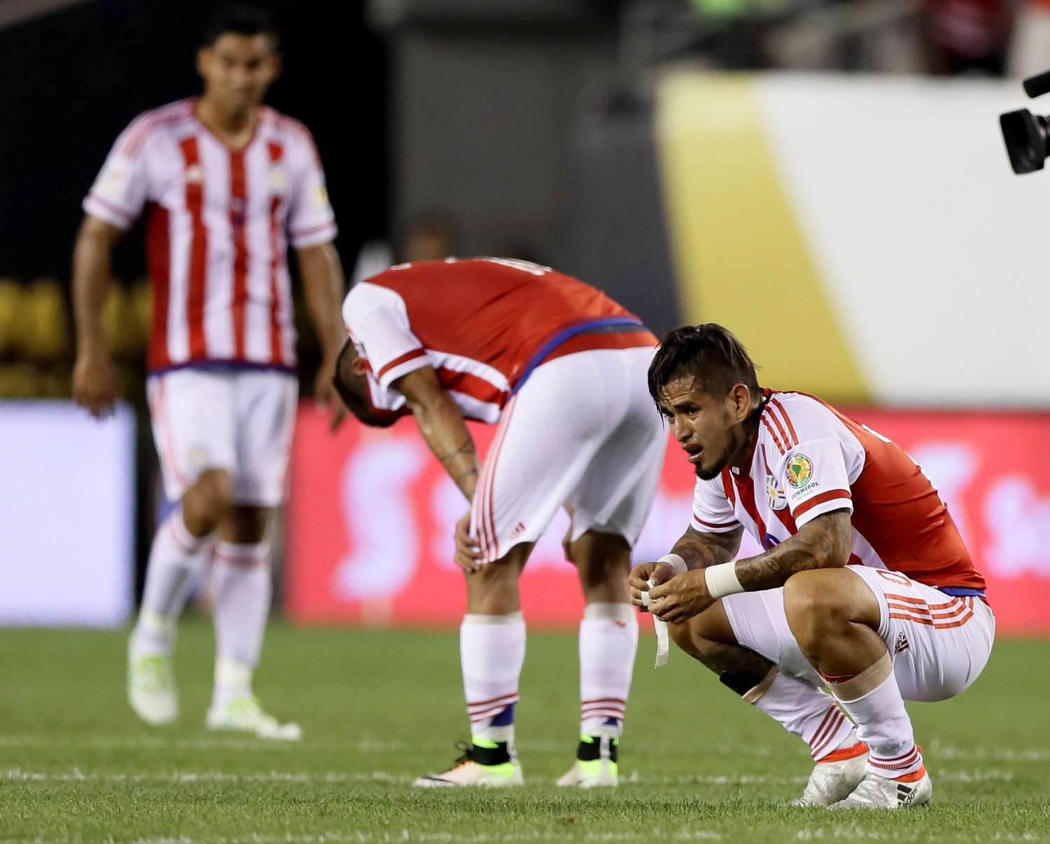 Paraguay no pudo con el local y quedó eliminado