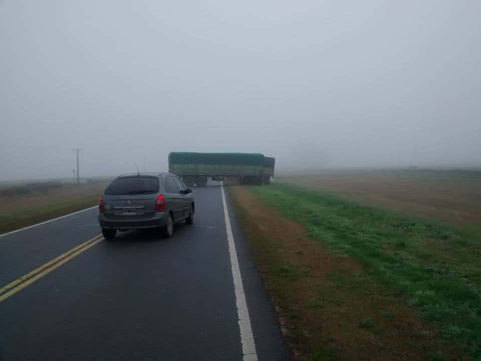 Peligrosa maniobra en la ruta 226 durante la niebla