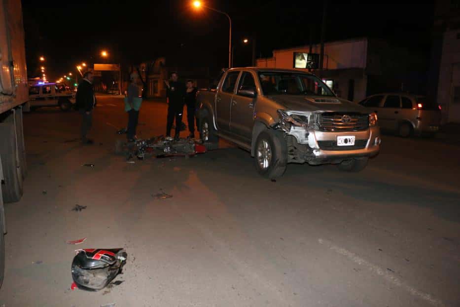 Una moto y una camioneta protagonizaron un choque en Del Valle y Vicente López