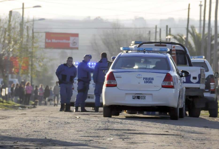 Dos policías resultaron heridos en otro enfrentamiento en La Movediza
