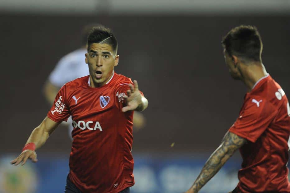 Independiente logró una  valiosa ventaja ante Lanús