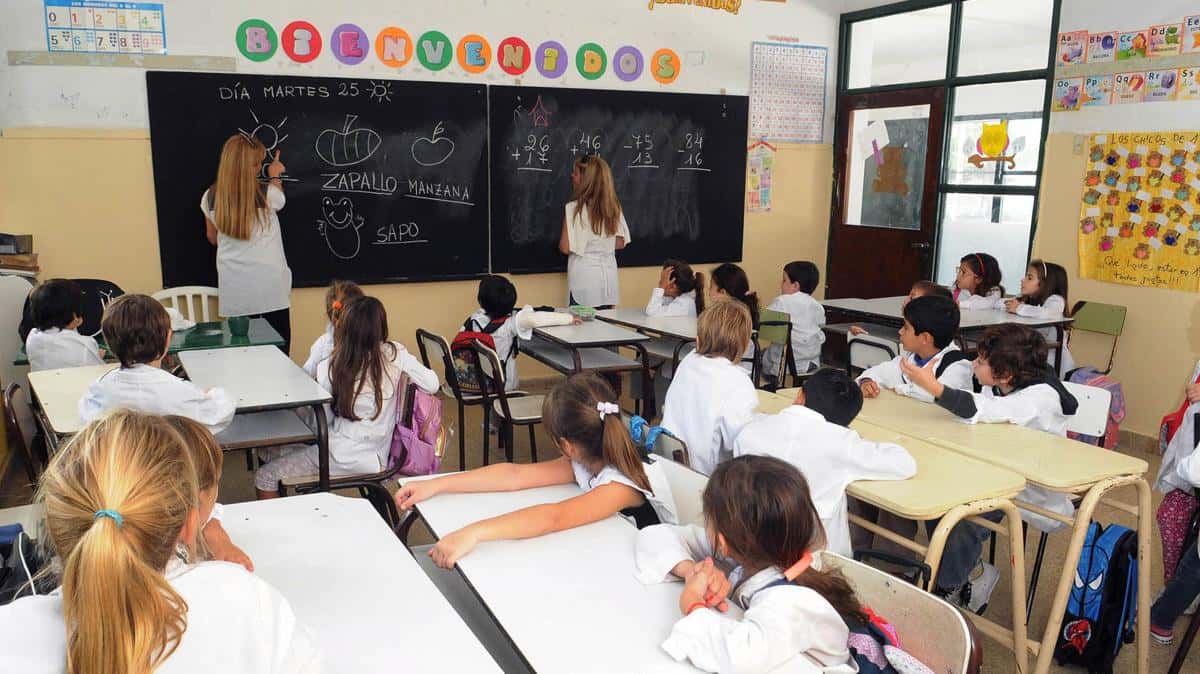 En la provincia de Buenos Aires también habrá una hora más de clase por día