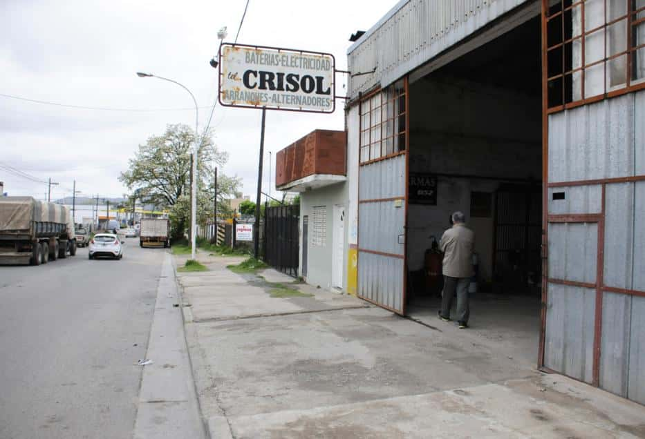 Encapuchados asaltaron  y golpearon a comerciante en Figueroa 472