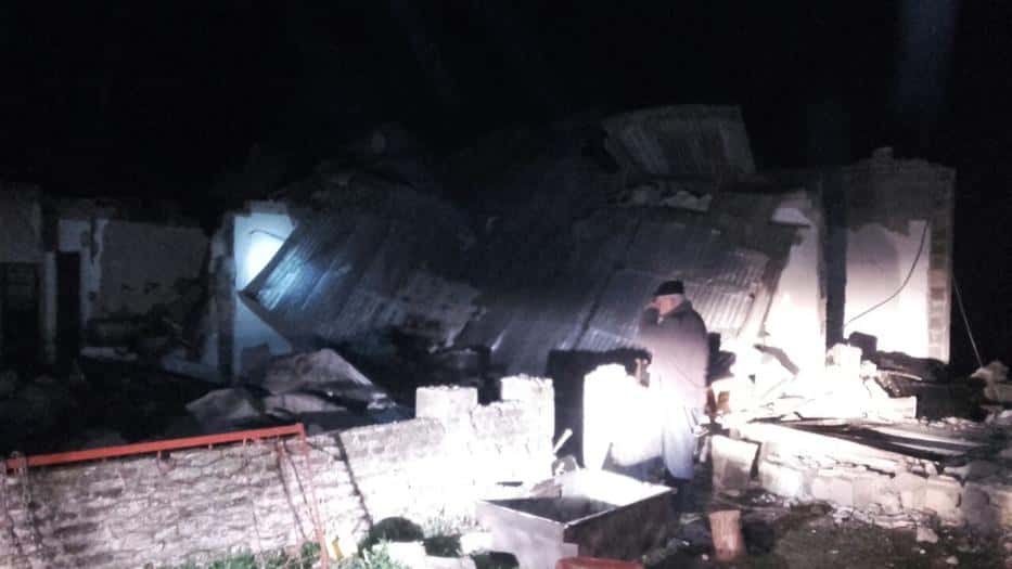 Tres personas están graves tras quedar bajo los escombros de su casa, que explotó por una fuga de gas