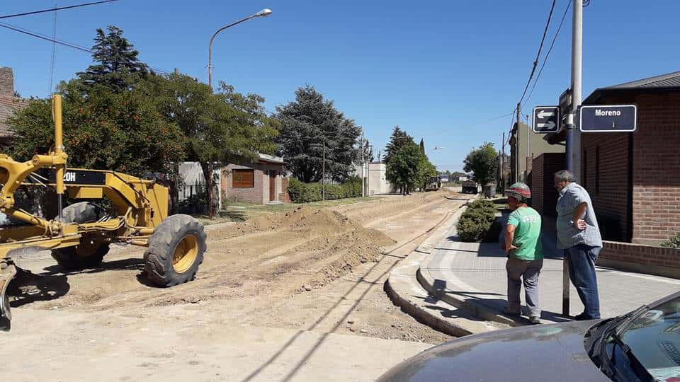 Se realizan trabajos de pavimentación en Vela
