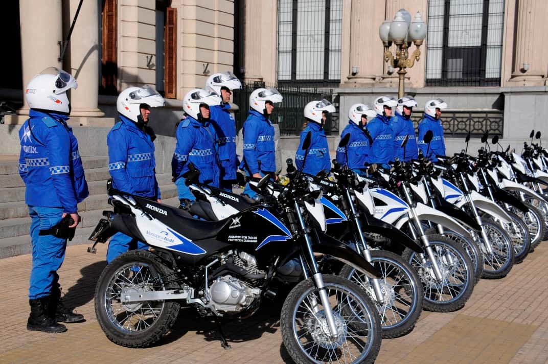 Adquisición de veinte motos para patrullaje de zonas de difícil acceso