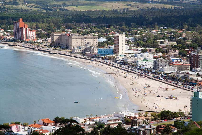 En este verano, aumentó la demanda de viajes de tandilenses a las  playas de Brasil y Uruguay