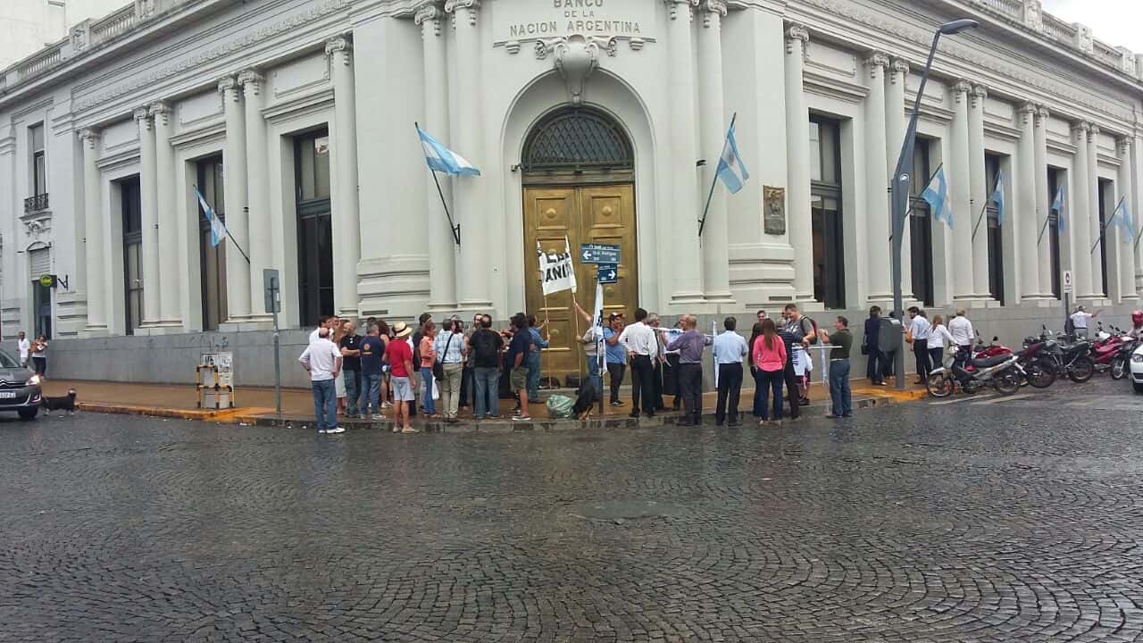 Con asamblea en la puerta del Nación, los bancarios cumplieron con segunda jornada de protesta