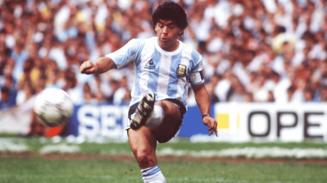 Tacos, rabonas y gambetas: el video que publicó Maradona con sus mejores asistencias