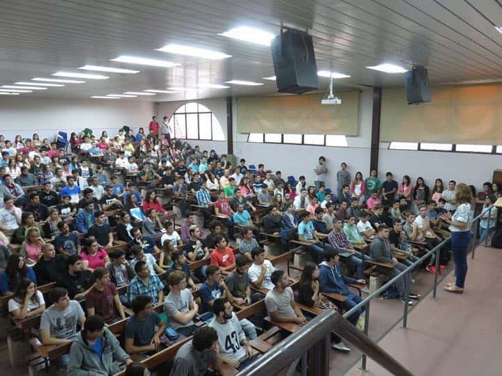 En Exactas de UNICEN 250 jóvenes iniciaron carreras informáticas