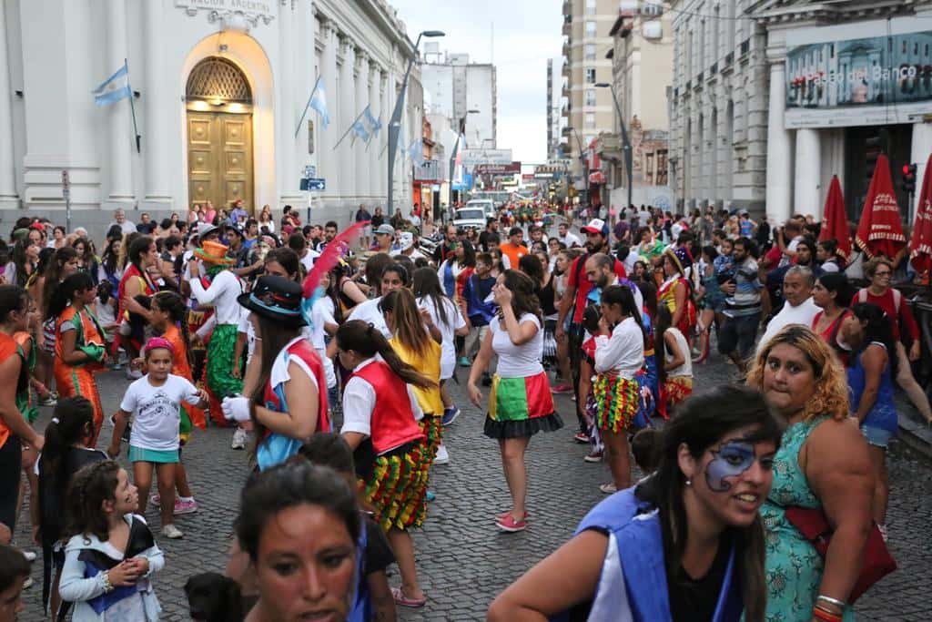 Las Llamadas de Carnaval se hicieron oír poniéndole color al centro de la ciudad