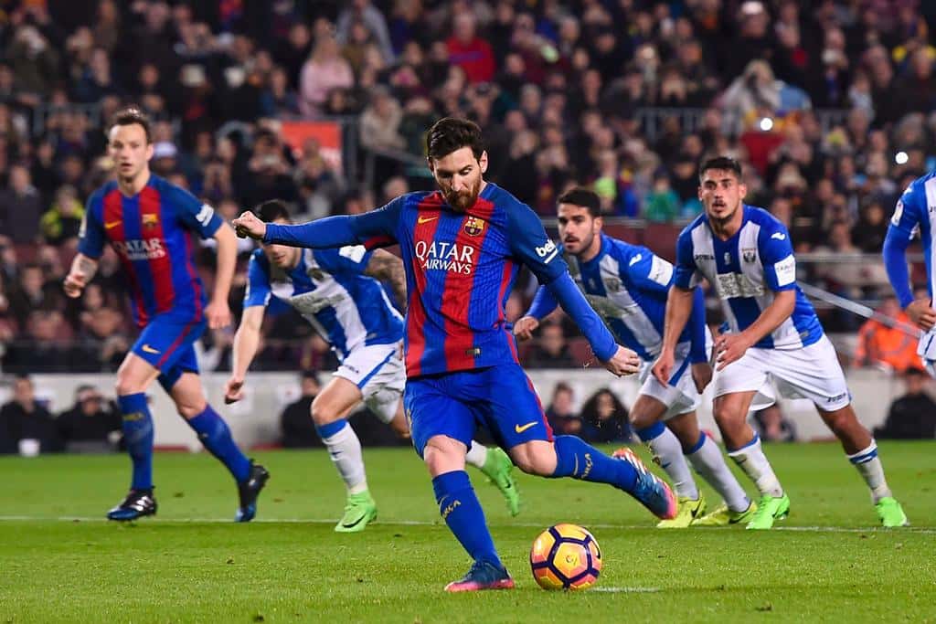 Los goles de Messi evitaron  otro disgusto para Barcelona