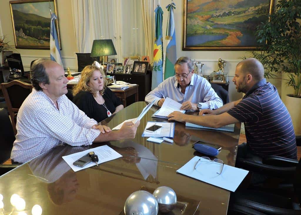 El Intendente firmó los contratos para  iniciar obras en instituciones educativas
