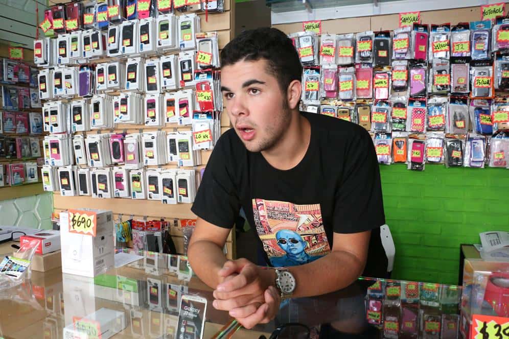 Robaron más de 70 mil pesos en mercadería de un local de venta de celulares en Paz al 800
