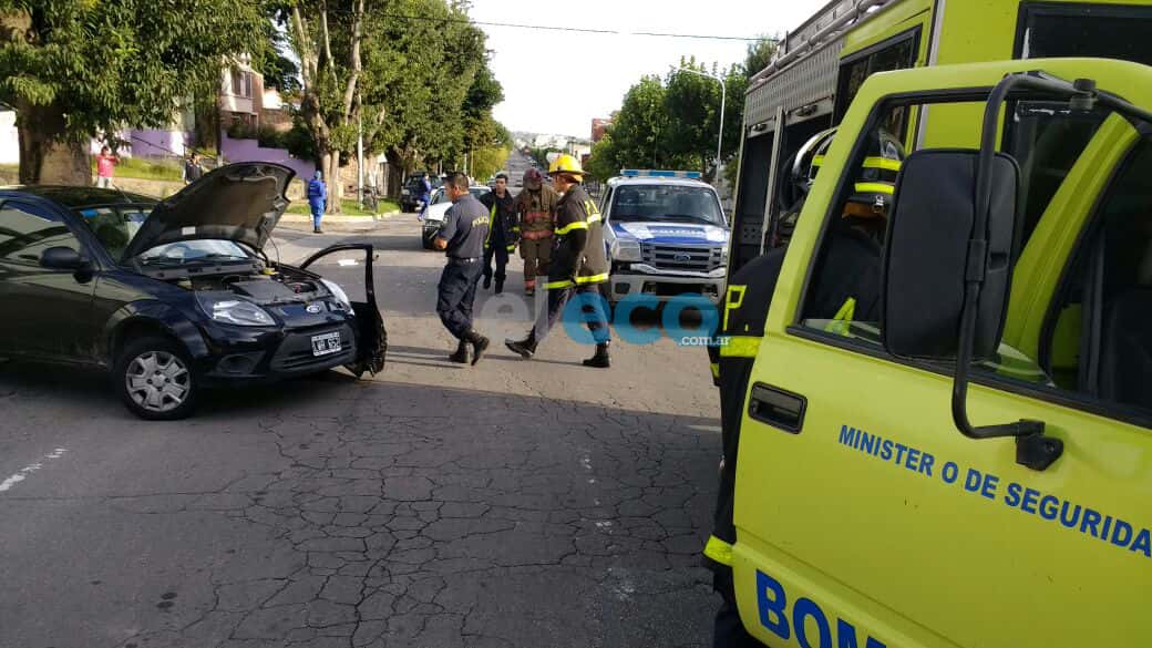 Una mujer debió ser hospitalizada tras un accidente en Rivadavia y Veléz Sarsfield