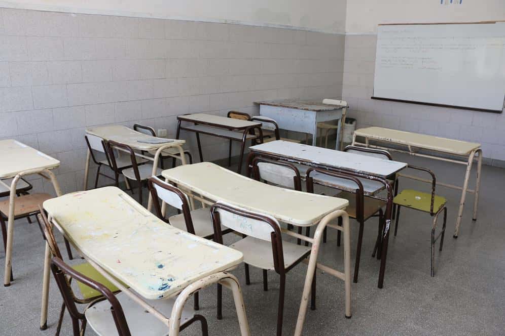 Más de 9 mil alumnos de  secundaria no comenzarán  las clases por el paro docente