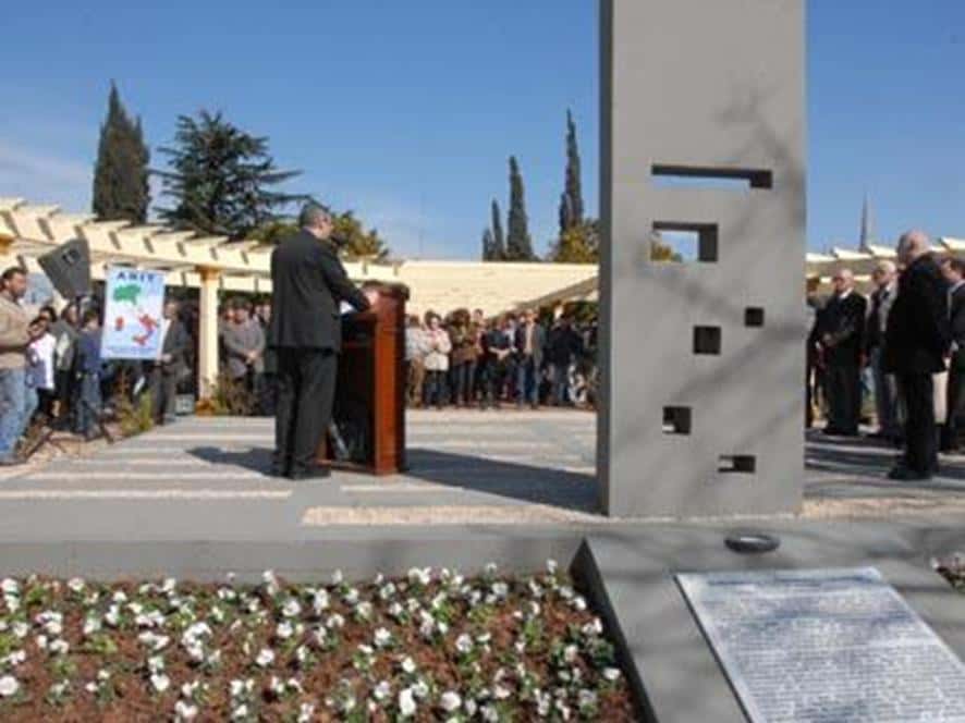 La Unión Cívica Radical conmemora  el 24 de marzo en el Monumento por  la Democracia y contra los golpes de estado