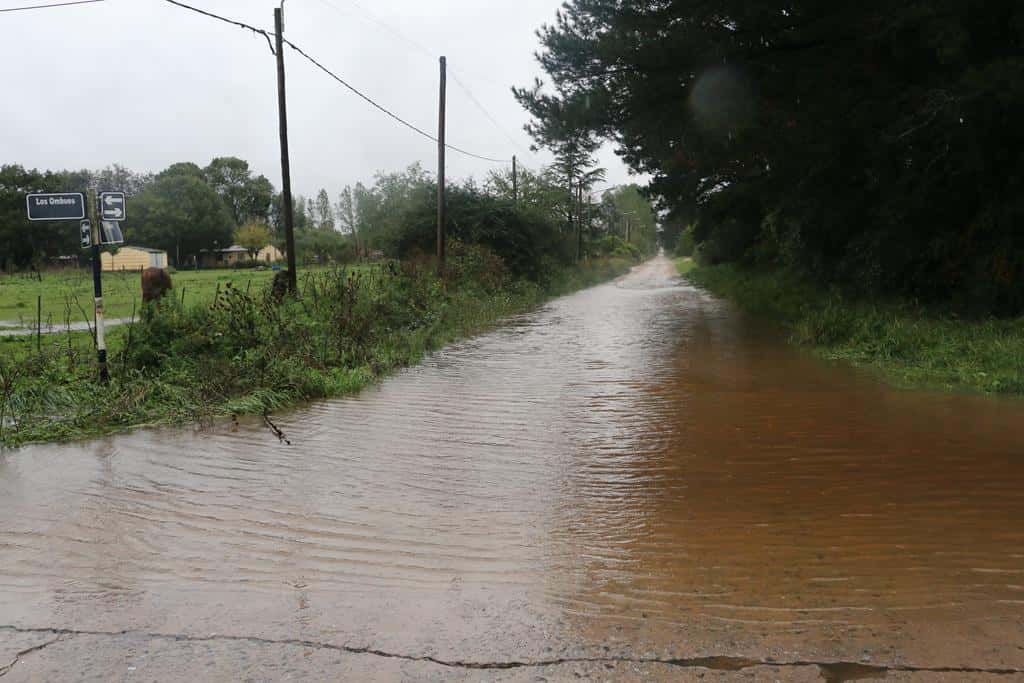 Por las intensas lluvias tres familias debieron evacuar sus casas, una de ellas cumplía el aislamiento por Covid