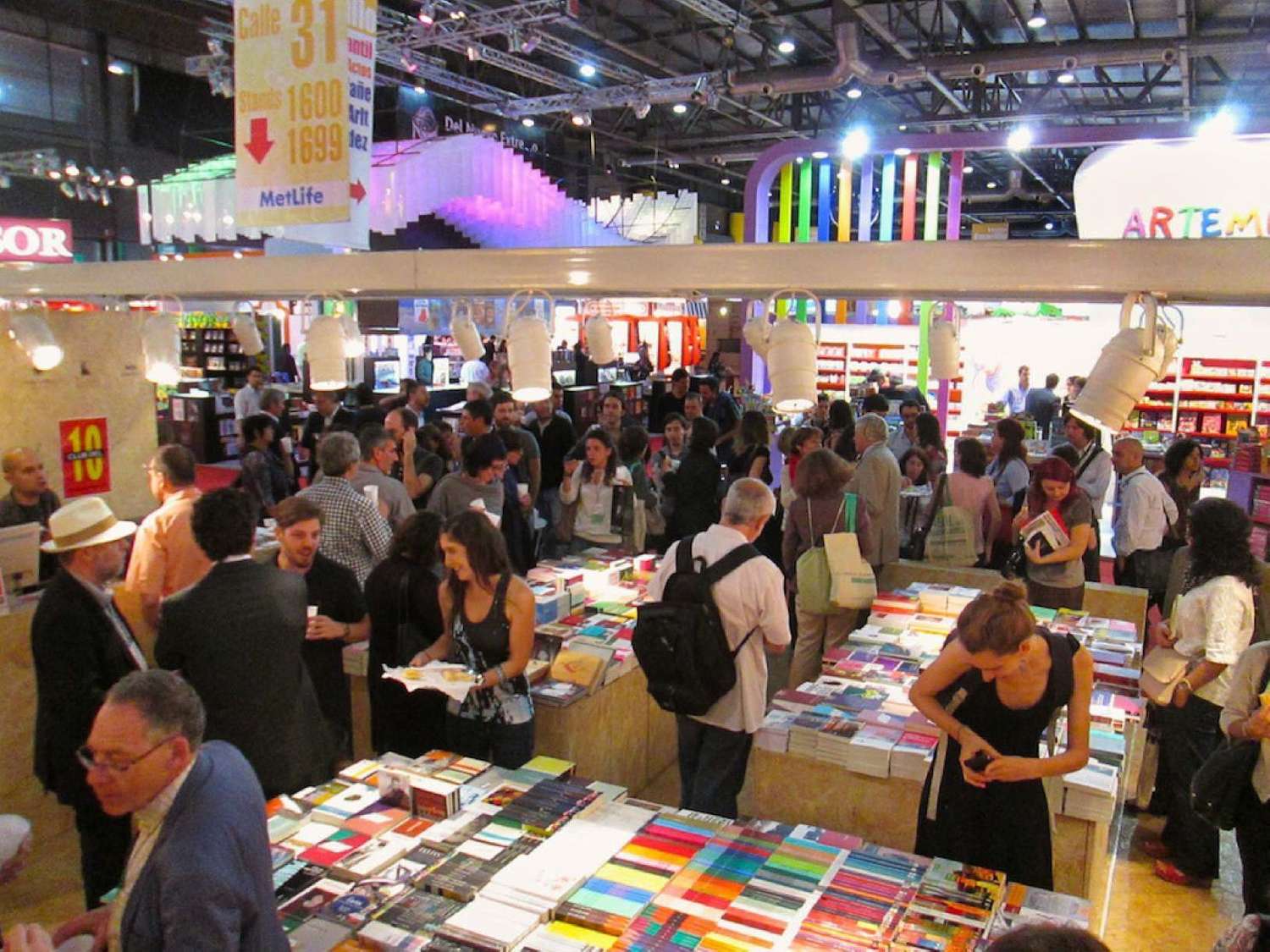 Editorial Unicen coordina panel sobre derechos de autor en la Feria del Libro