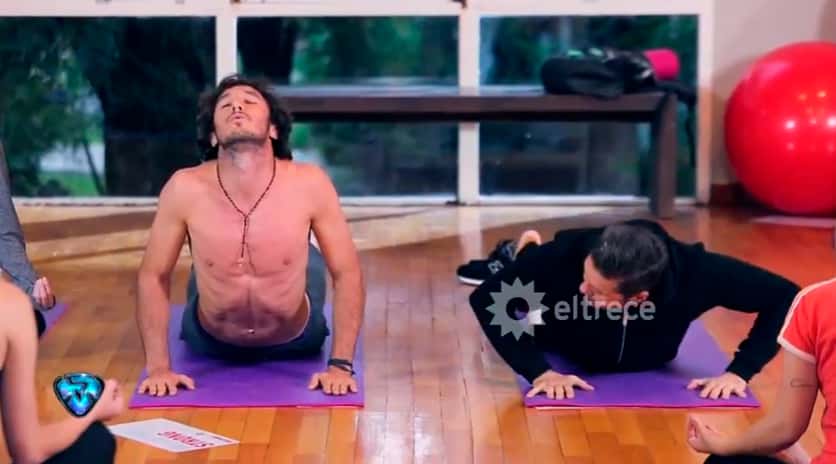 Mónaco fue el instructor de yoga de Tinelli en la apertura de ShowMatch