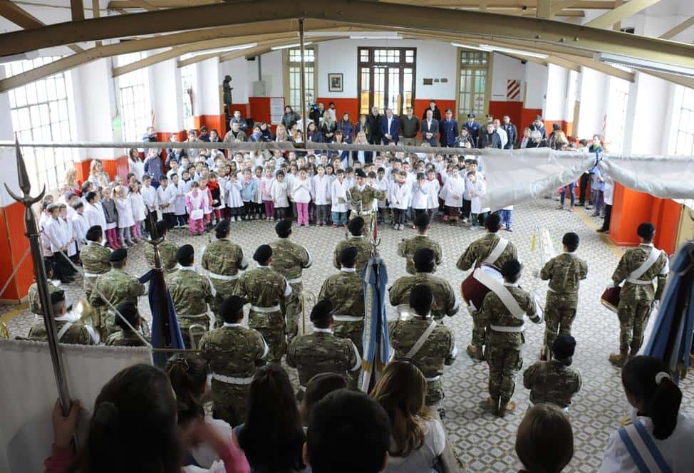 La Banda del Ejército ofreció un concierto didáctico en  el Día del Himno Nacional